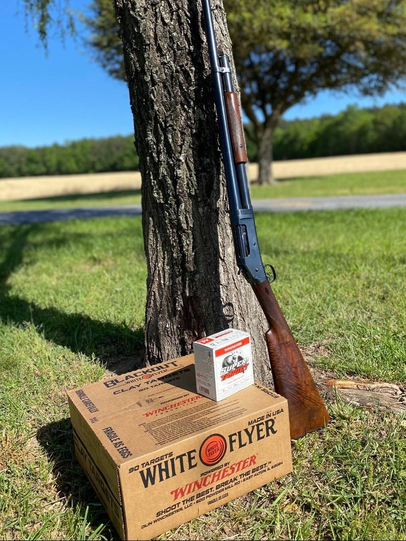 winchester's tweet image. Clays stacked. Ammo loaded. Range day dialed in. 🔥
Whether you’re tightening your trap game or just out for a few friendly rounds, Winchester AA and White Flyer make a solid team.
🟠 What’s your go-to setup for breaking birds?
#ShootingSports #ShotgunSports #GetOutdoors…