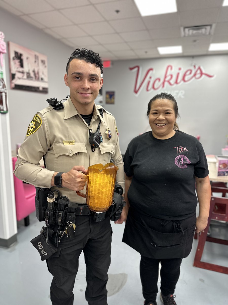 LVMPDSCAC's tweet image. 🍽️Everyone always leaves happy and full after our Coffee with a Cop at Vickie's Diner.
