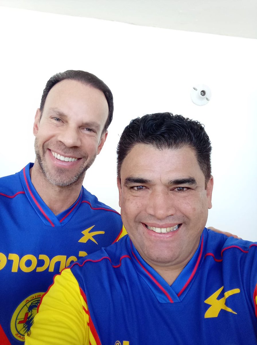 LRZague's tweet image. Con el gran #PedroPineda !! Fantástico goleador pero sobre todo extraordinario ser humano!! 🙌🏻👏🏻💪🏻👊🏻