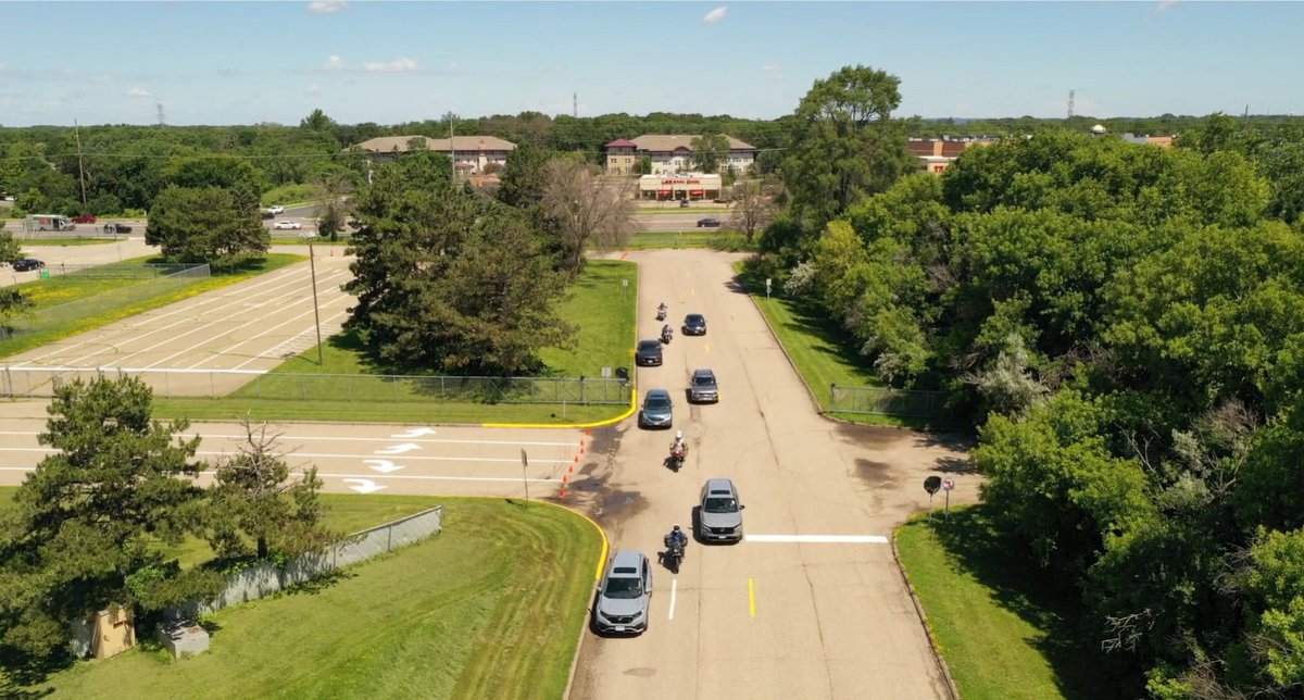 MnDPS_DPS's tweet image. A new motorcycle lane splitting and filter law started July 1 in Minnesota.
Lane splitting: In moving traffic
Lane filtering: In stopped traffic
Speed limits and restricted zones apply. Learn more: dps.mn.gov/divisions/ots/…