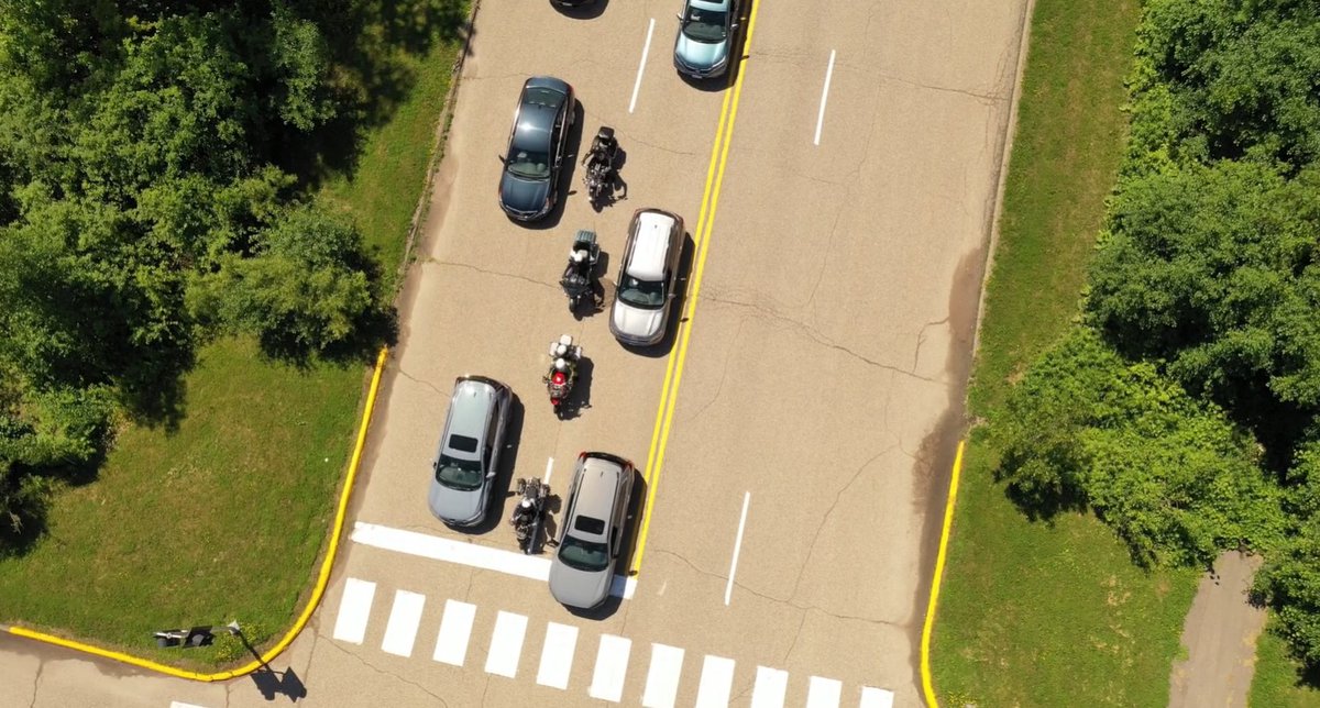 MnDPS_DPS's tweet image. A new motorcycle lane splitting and filter law started July 1 in Minnesota.
Lane splitting: In moving traffic
Lane filtering: In stopped traffic
Speed limits and restricted zones apply. Learn more: dps.mn.gov/divisions/ots/…