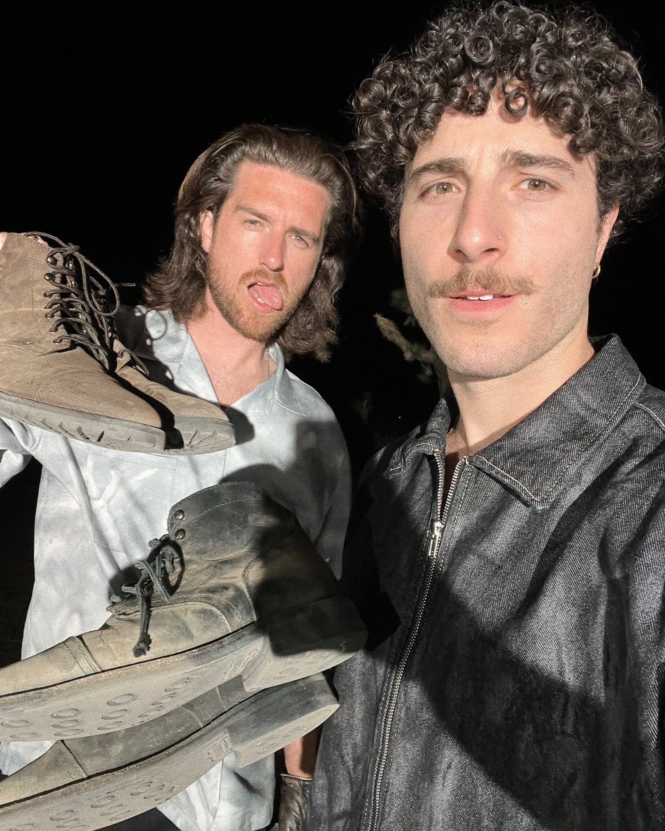 flybymidnight's tweet image. movie magic.
happy album weekend yโall.
vroom vroom ๐ค
