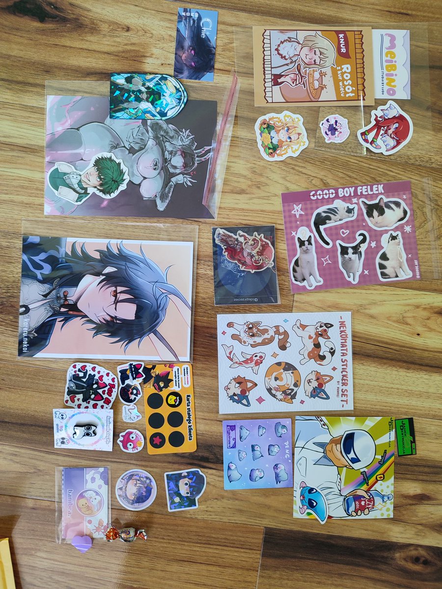 Outer_Mind_art's tweet image. Ryucon 2025 haul, all this amazing stuff is by: #CRakuran, #Karelcia, #meibino_studio, #SavielArt, #Konoe_art_, #renfeiart, #hektowhat, #iideprzeciez, #janekdestrukcja, #_pingwinowa_, #chanchattur and #banibea_ :3