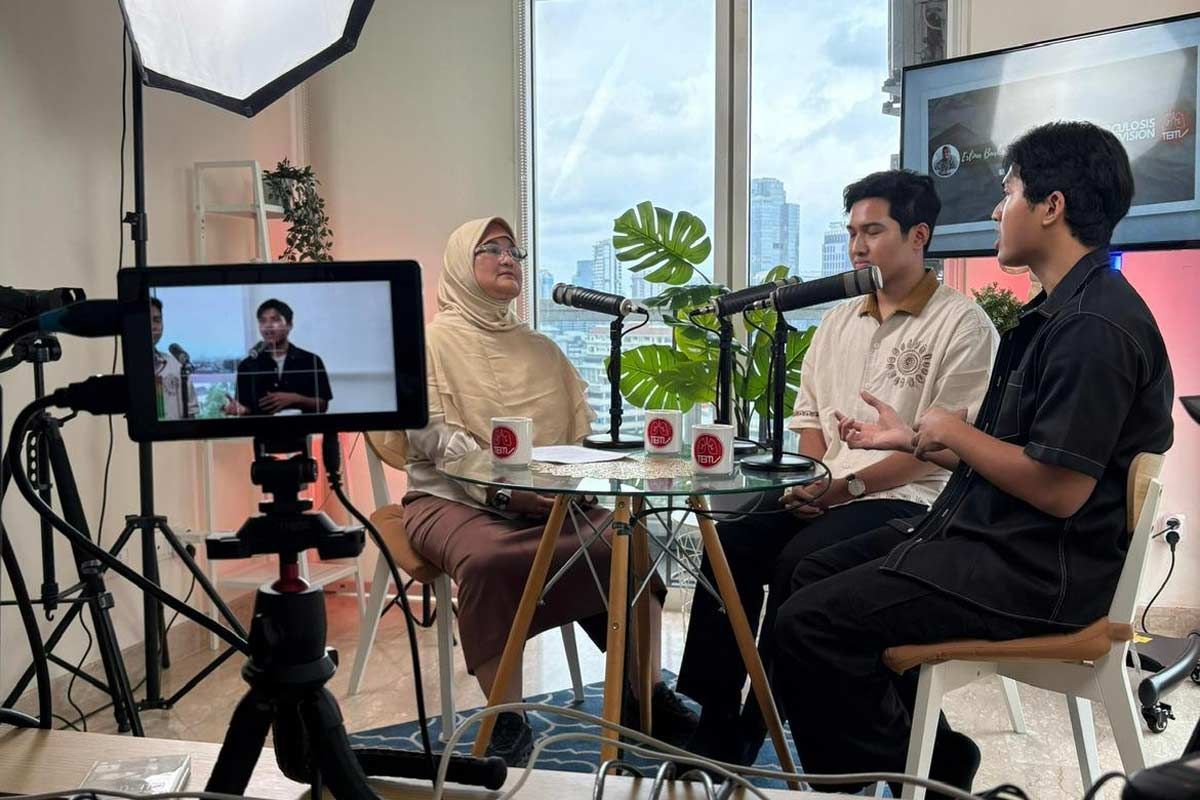 ✅ Professor 
✅ Pulmonologist 
✅ Baby boomer 
✅ TikTok creator 
 
Here’s how 62-year-old Dr Erlina Burhan is taking to social media to fight the world’s deadliest infectious disease: bit.ly/3GhaVUn
