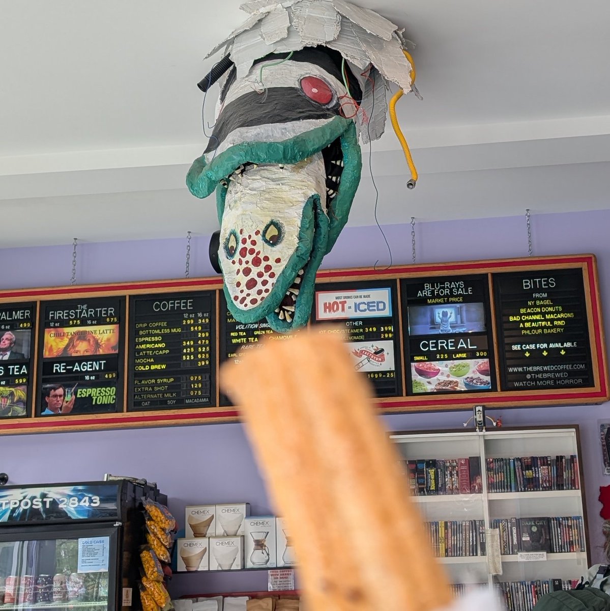 he eatin my churro :/