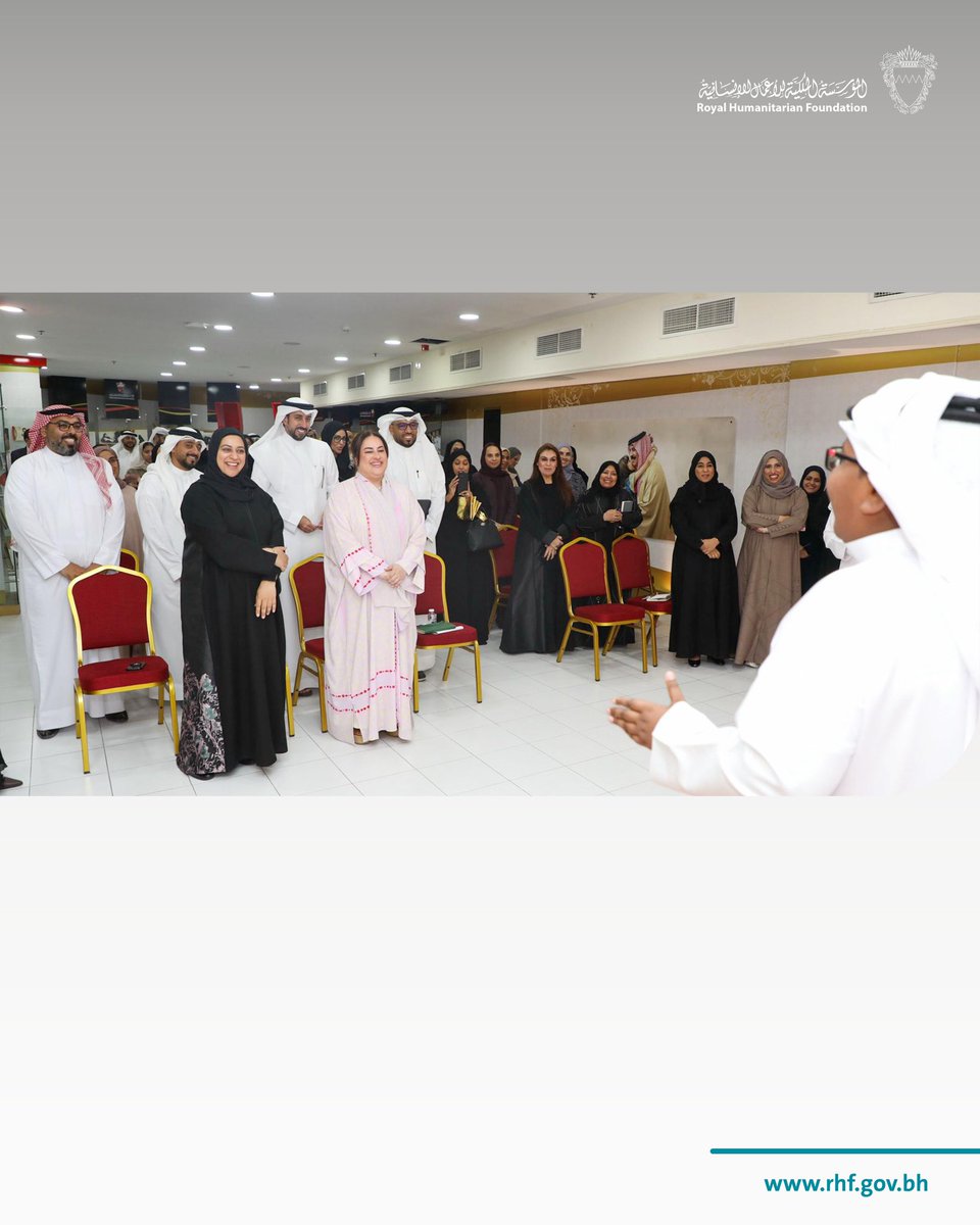 سعادة الشيخ علي بن خليفة آل خليفة الأمين العام لـ #المؤسسة_الملكية_للأعمال_الإنسانية ، يستقبل أبناء المؤسسة عبدالرحمن ومريم، لتقديم الـشكر على الدور الجميل الذي بذلوه في تقديم حفل تكريم الطلبة المتفوقين 21، وتميزهم بأدائهم