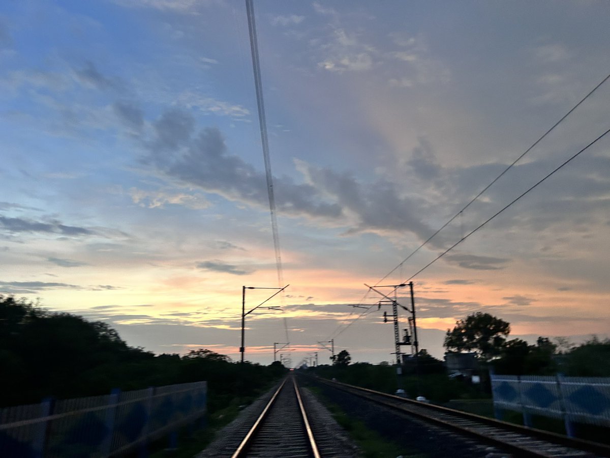 ThandaPeg's tweet image. Some evening shots 🏠