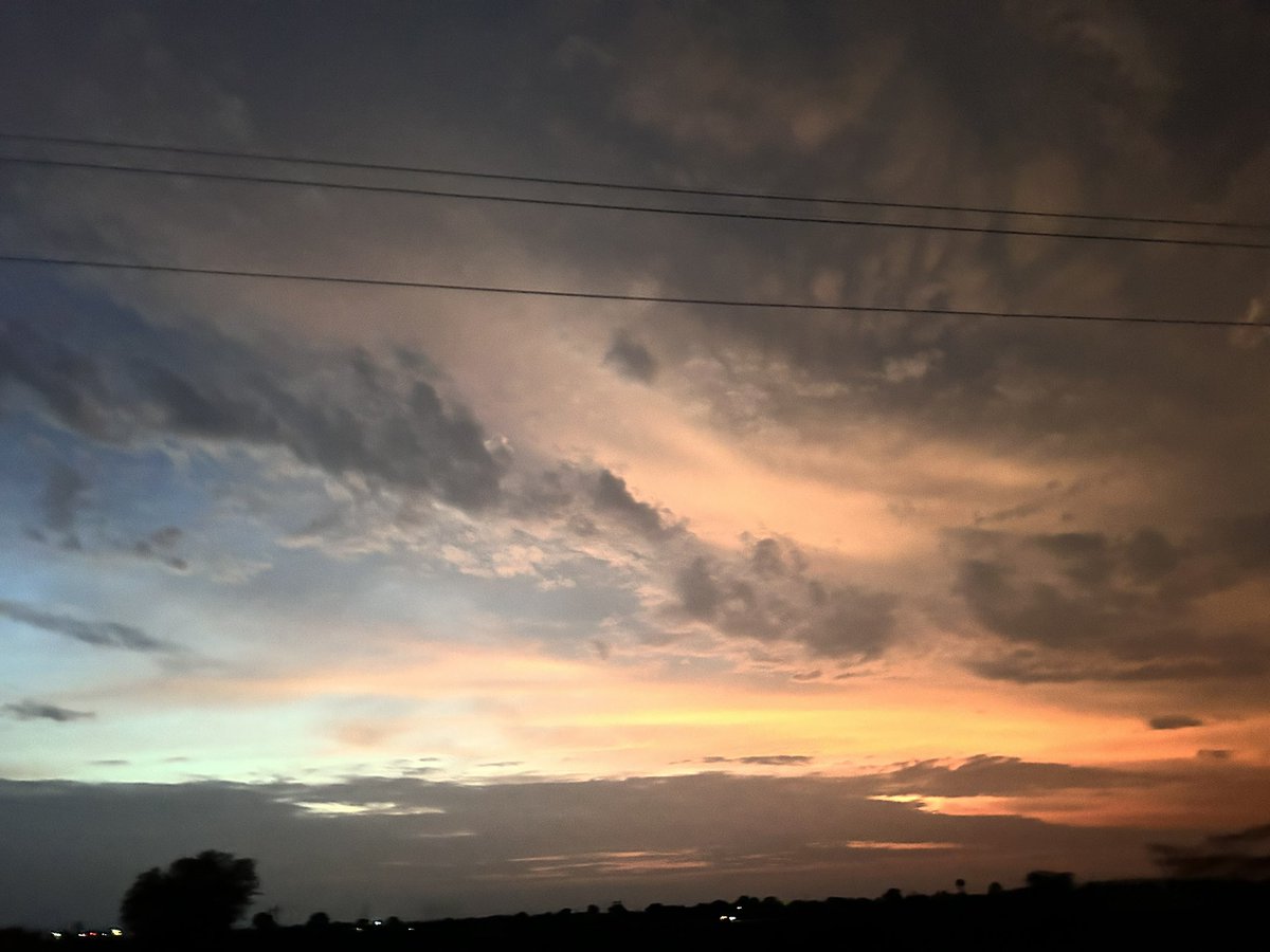 ThandaPeg's tweet image. Some evening shots 🏠