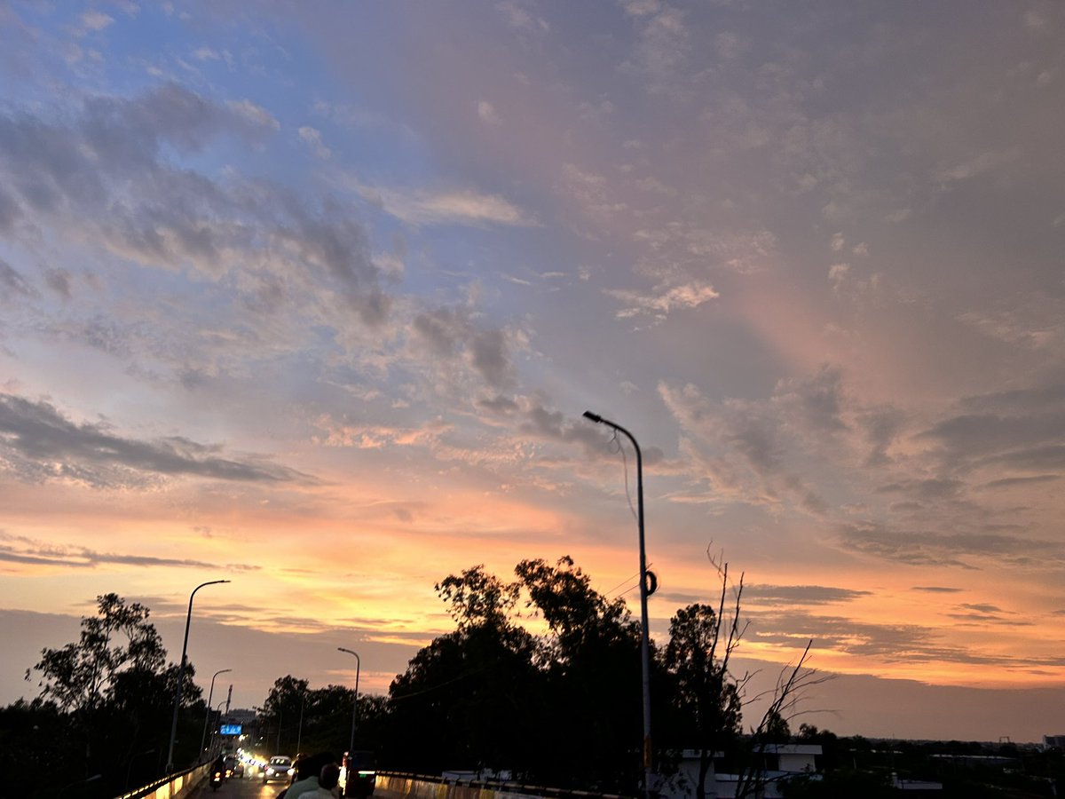 ThandaPeg's tweet image. Some evening shots 🏠