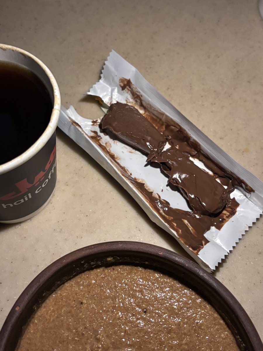 إختَر الجواب الصحيح، الشوكلت ساح:

١- لأننا بالصيف 
٢- لأني اتسمع Set Fire to the Rain بينما أعد الكيكة