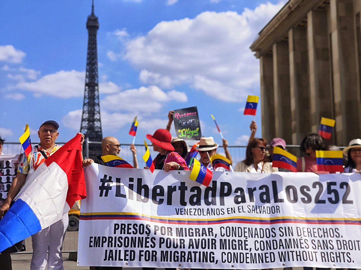 ChrisRodrigAl's tweet image. 🇻🇪👉 Día de movilización aquí en París en solidaridad con los 252 Venezolanos secuestrados en El Salvador.
Jour de mobilisation ici à Paris en solidarité avec les 252 Vénézuéliens séquestrés au Salvador.
#LibertadParaLos252