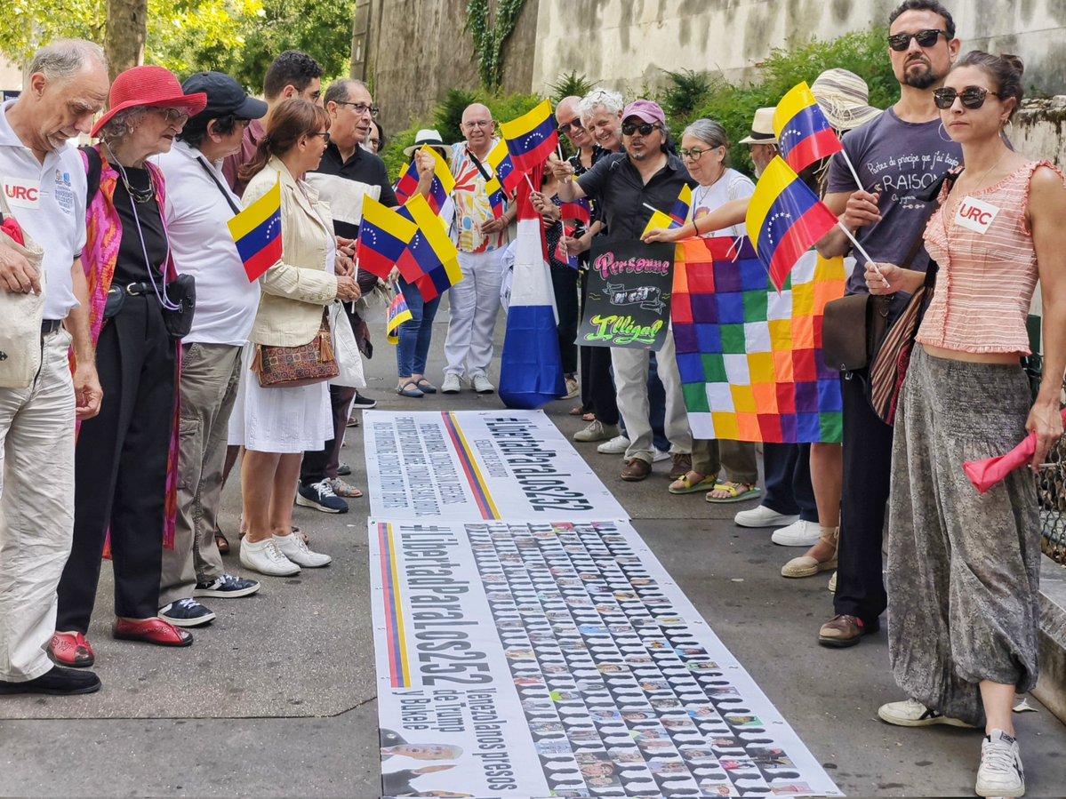 ChrisRodrigAl's tweet image. 🇻🇪👉 Día de movilización aquí en París en solidaridad con los 252 Venezolanos secuestrados en El Salvador.
Jour de mobilisation ici à Paris en solidarité avec les 252 Vénézuéliens séquestrés au Salvador.
#LibertadParaLos252