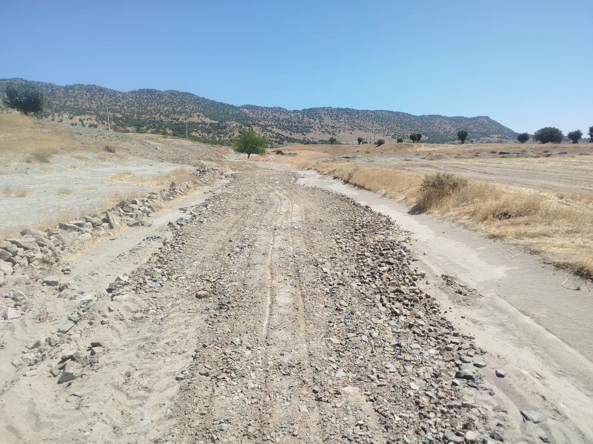 Belediyemiz fen işleri ekipleri, Gürbüz Beldesi ile Dicle Dede Köyü arasındaki yolda 1430 metre uzunluğunda zemin iyileştirme çalışması gerçekleştirdi.