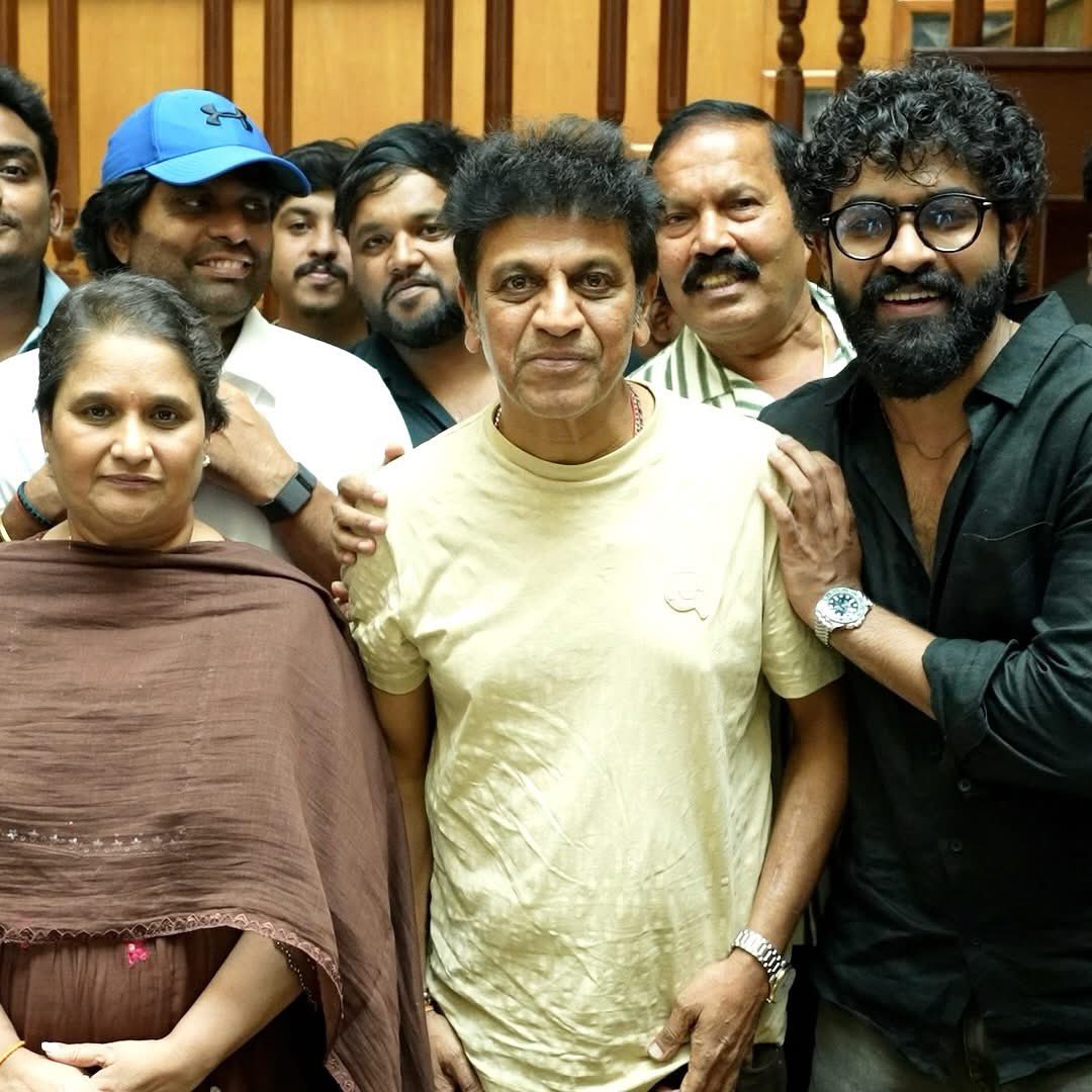 prk_17_03_75's tweet photo. Xclusive Pics Today’s 📸

@NimmaShivanna @yuva_rajkumar @Geetha_ShivRaj #viralvideo #viral #kannada #prkproduction #prk #srk #prkeditz https://t.co/1Aqf3Ay6Rw