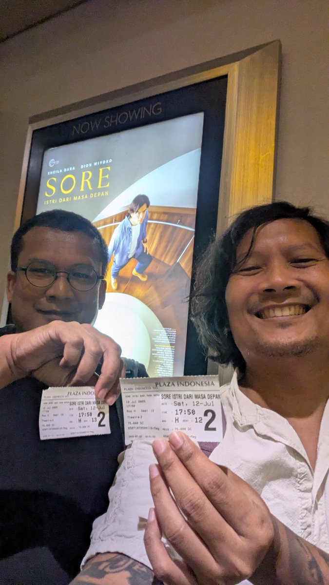 semua hal basic dlm bucket list kelas menengah ngehek diamprokin buat mempermainkan harapan &amp; memeras air mata: aurora; tinggal di cute rustic cottage di quaint eastern euro village pdhl barely working sbg wannabe natgeo photog amatiran; cute virginal devoted wife...