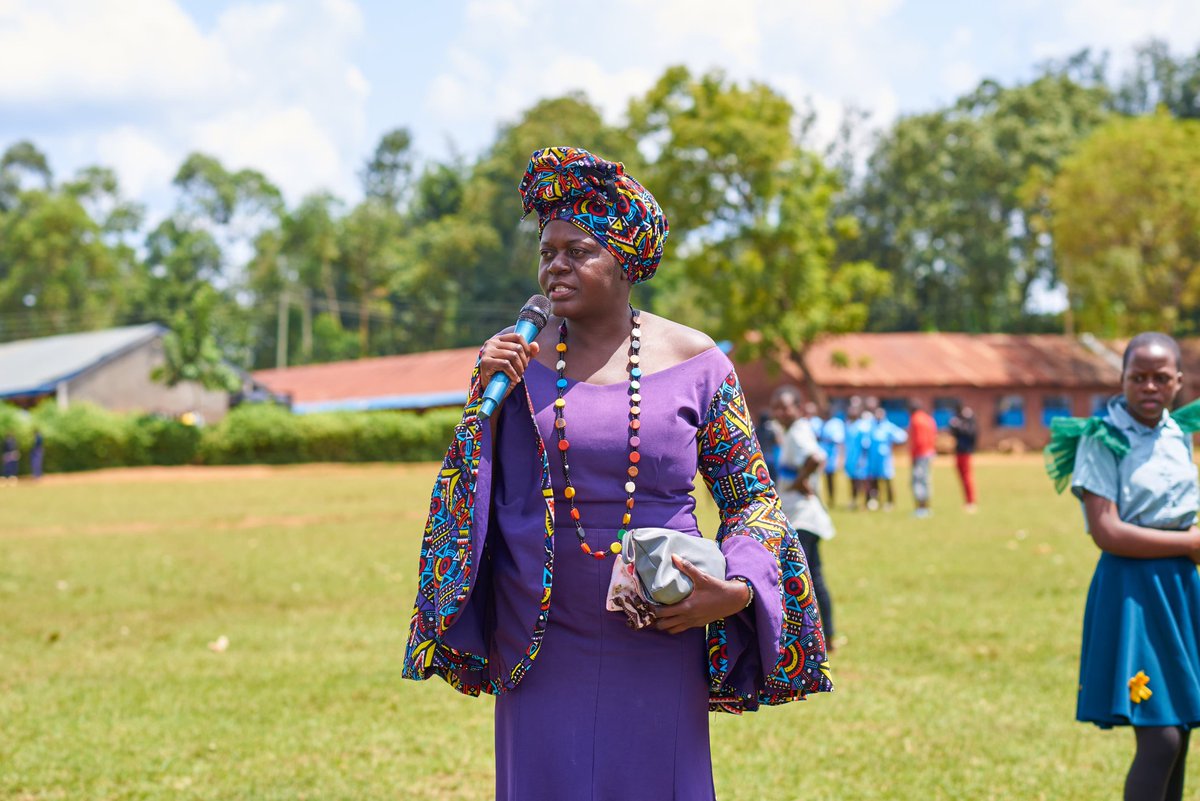 MsingiAdili's tweet photo. Our art expo at Lugala playground, isukha Central Ward, Shinyalu sub-county. We engaged the community on women's involvement in governance. #DadaNaSiasa #DefendRecordYako @siasaplace @ForumCiv @autojinsia_CBO https://t.co/ZevaSEBBcr