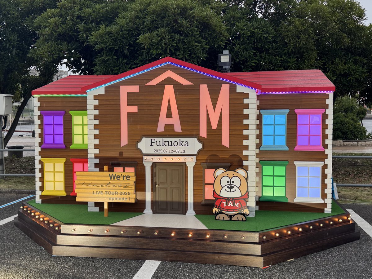 ayatannuu's tweet image. グッズを買いにマリンメッセへ🩵
この後、土砂降りになって、うちわを服の中に隠しながらパーキングまで走りましたとさ😂
 #timelesz
 #マリンメッセ
 #FAMタム