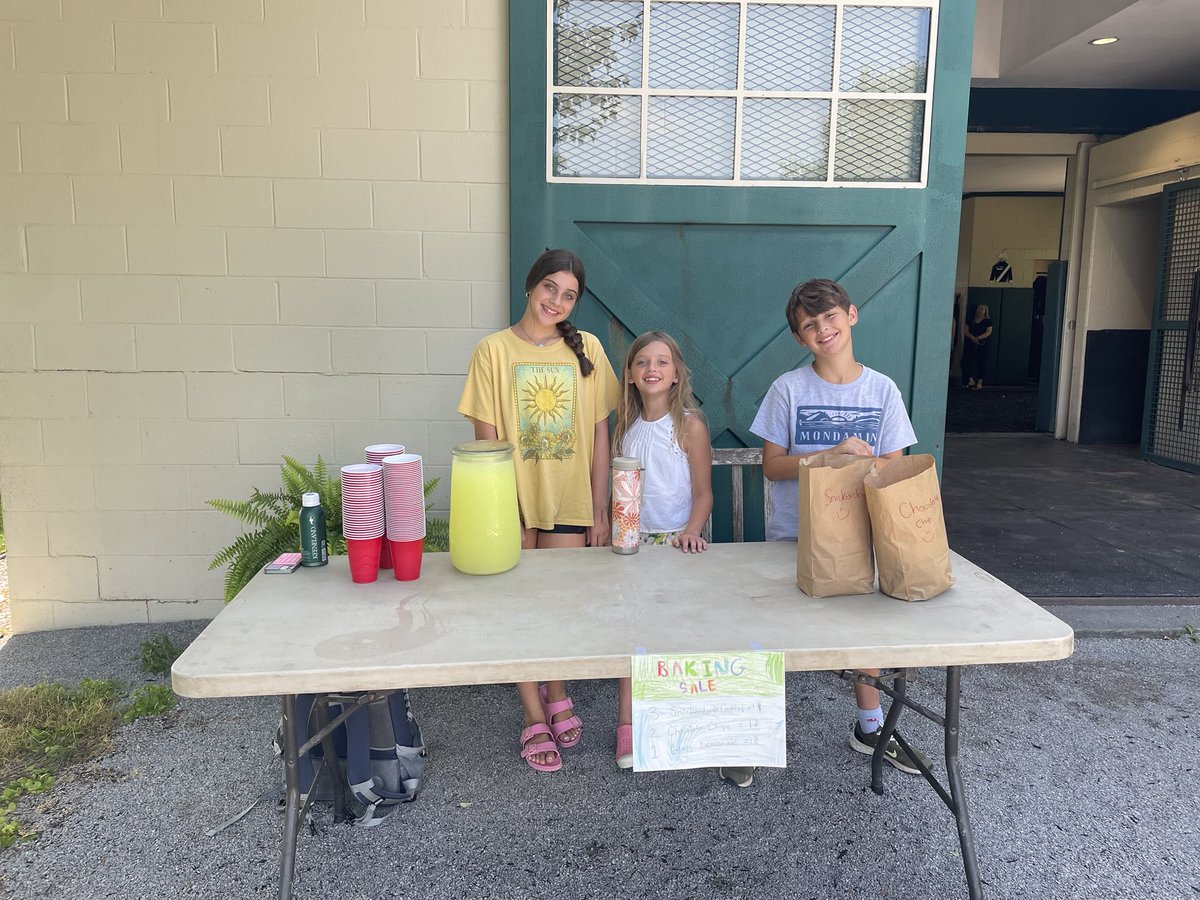 A new addition at the 10:30 tour..Allie (cousin) &amp; Caroline &amp; George with LEMONADE &amp; treats..

loving &amp; sharing 

Mill Ridge/Alice Chandler