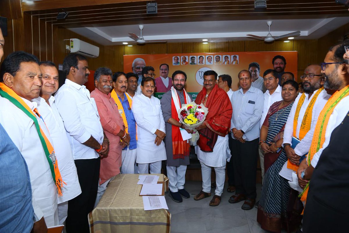G Kishan Reddy (@kishanreddybjp) on Twitter photo Congratulated the newly elected <a href="/BJP4Andhra/">BJP ANDHRA PRADESH</a> State President Shri. PVN Madhav garu who called on me today at the BJP City Office in Barkatpura, Hyderabad.
Conveyed my best wishes to him. I'm confident that his tireless efforts and dedication will further strengthen the party in Congratulated the newly elected <a href="/BJP4Andhra/">BJP ANDHRA PRADESH</a> State President Shri. PVN Madhav garu who called on me today at the BJP City Office in Barkatpura, Hyderabad.
Conveyed my best wishes to him. I'm confident that his tireless efforts and dedication will further strengthen the party in