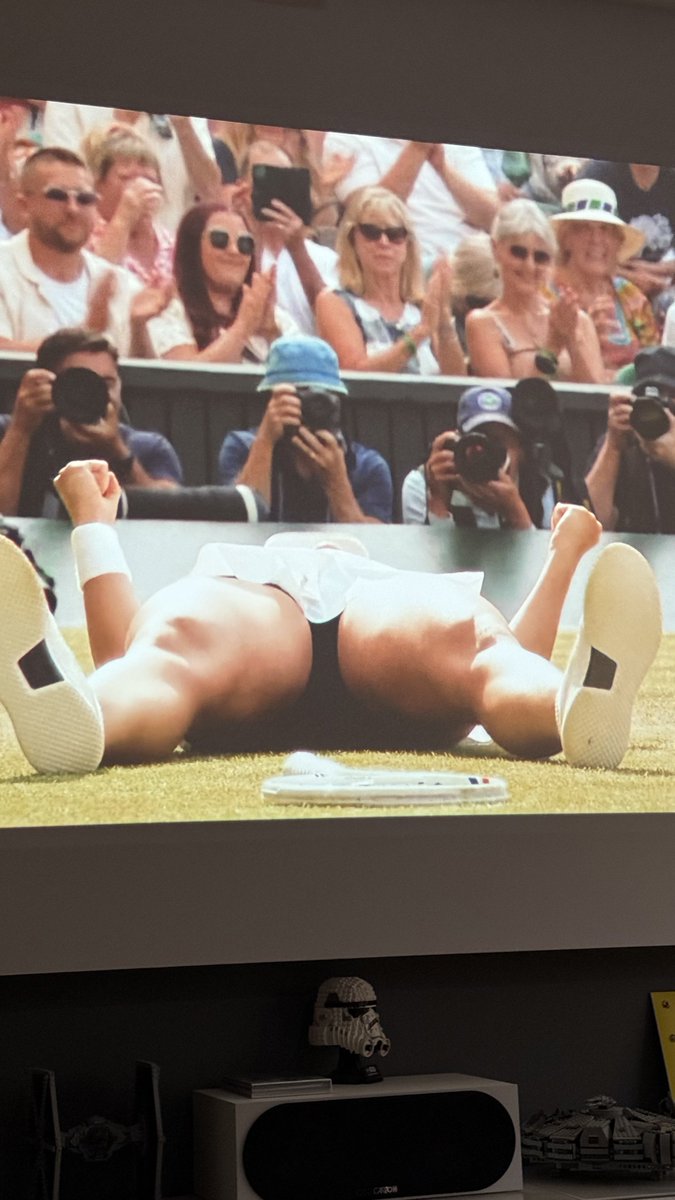 Wygrać Wimbledon 6:0, 6:0
Coś niesamowitego!
Brawo <a href="/iga_swiatek/">Iga Świątek</a> 
Kosmos!!