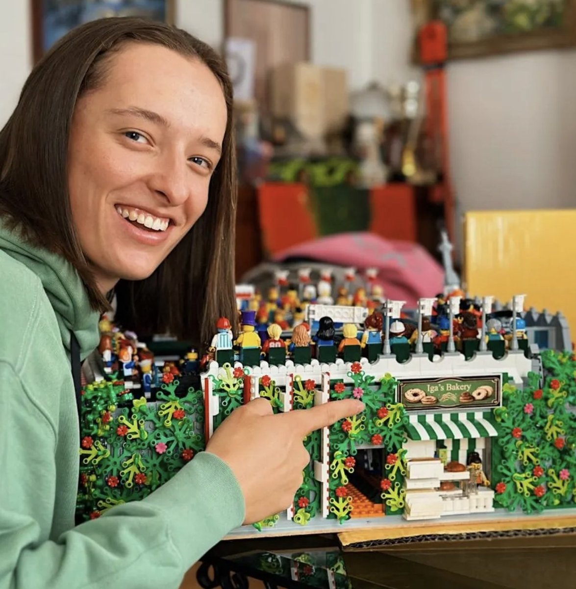 tdnewcomb's tweet image. I once chatted with Iga Swiatek about how Lego made her a Parisian-style bakery. Looks like they may need to open a London branch forbes.com/sites/timnewco…