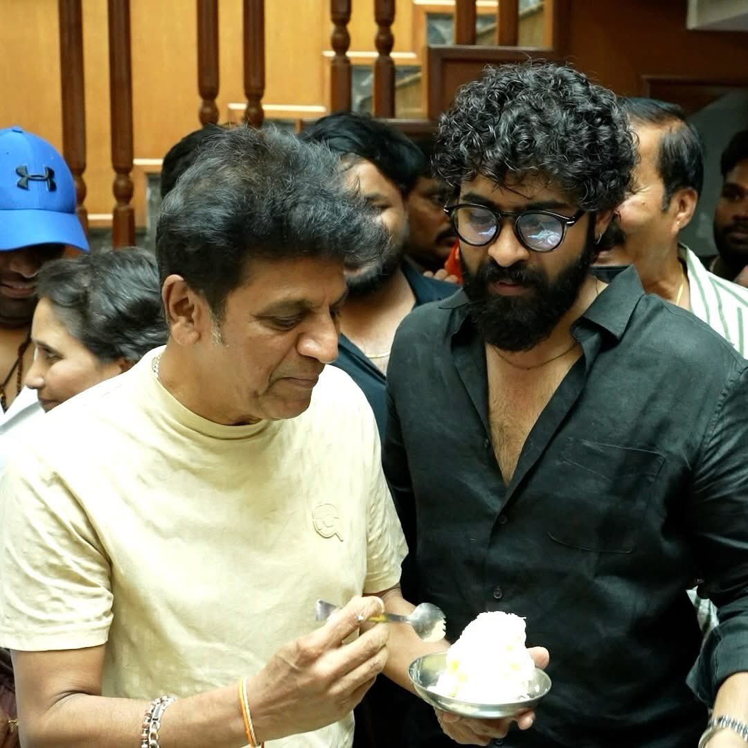 prk_17_03_75's tweet photo. Xclusive Pics Today’s 📸

@NimmaShivanna @yuva_rajkumar @Geetha_ShivRaj #viralvideo #viral #kannada #prkproduction #prk #srk #prkeditz https://t.co/1Aqf3Ay6Rw