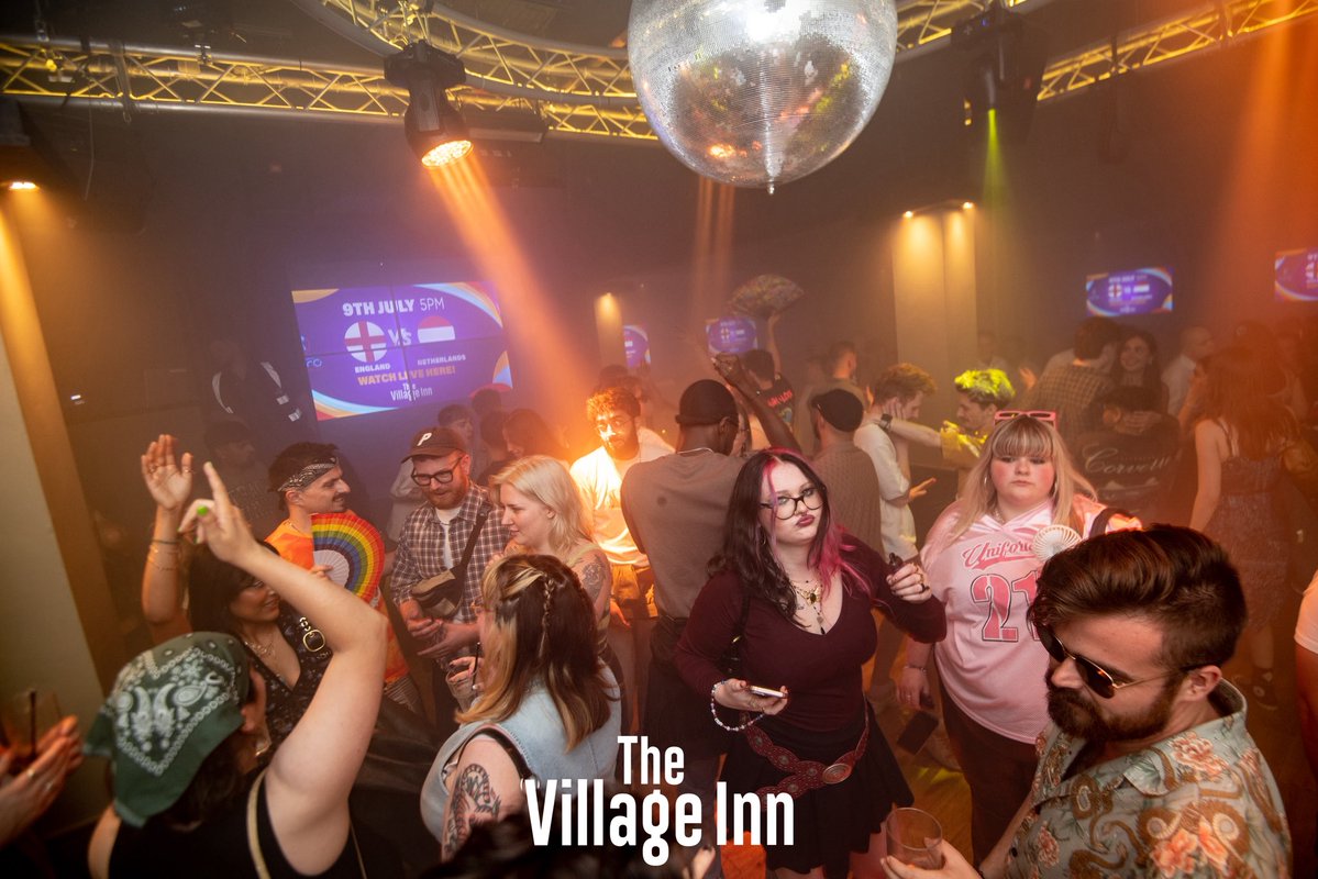 VillageBrum's tweet image. PUT SOME RUGBY INTO YOUR SATURDAY 🏉
Who’s ready for some burly rugby action, Brum edit with the official closing party of Touch My Brum with Birmingham Bulls RFC!
Blanche will be here LIVE at midnight with pop and camp in the Main Room and RnB in the Underground!
⏰6AM BAR
