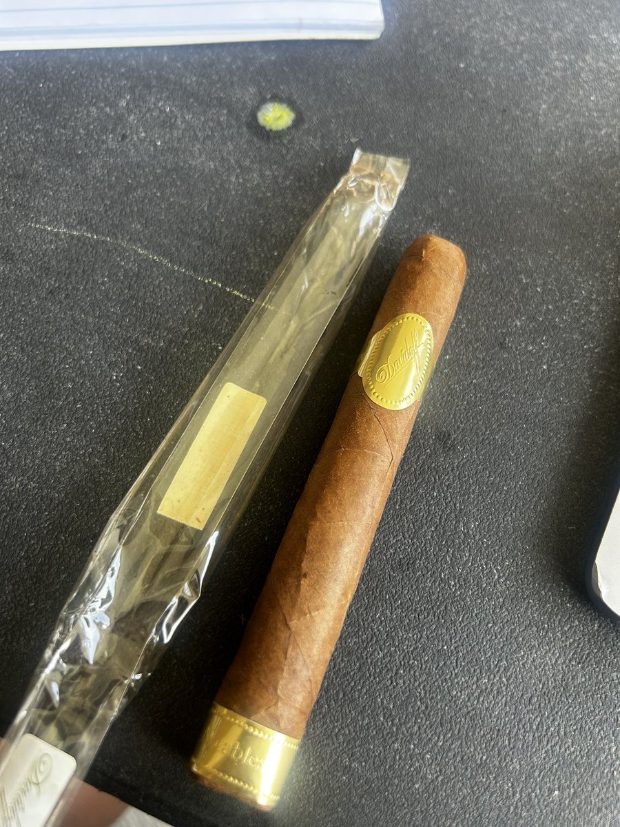 CoachCoreyD's tweet image. I started this cigar journey 5 years ago and this was one of the very first smokes gifted to me!
5 years later and I finally cracked it open! It definitely didn’t disappoint!
@Davidoff_Cigars 🍂🔥💨