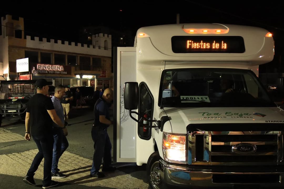 Anoche en las Fiestas tuvimos un amplio despliegue de seguridad por parte de nuestra Policía Municipal y Estatal, que incluyó vigilancia electrónica y el helicóptero de FURA sobrevolando La Boulevard.

Igualmente, nuestro personal estuvo destacado.
 ¡Gracias a todos!