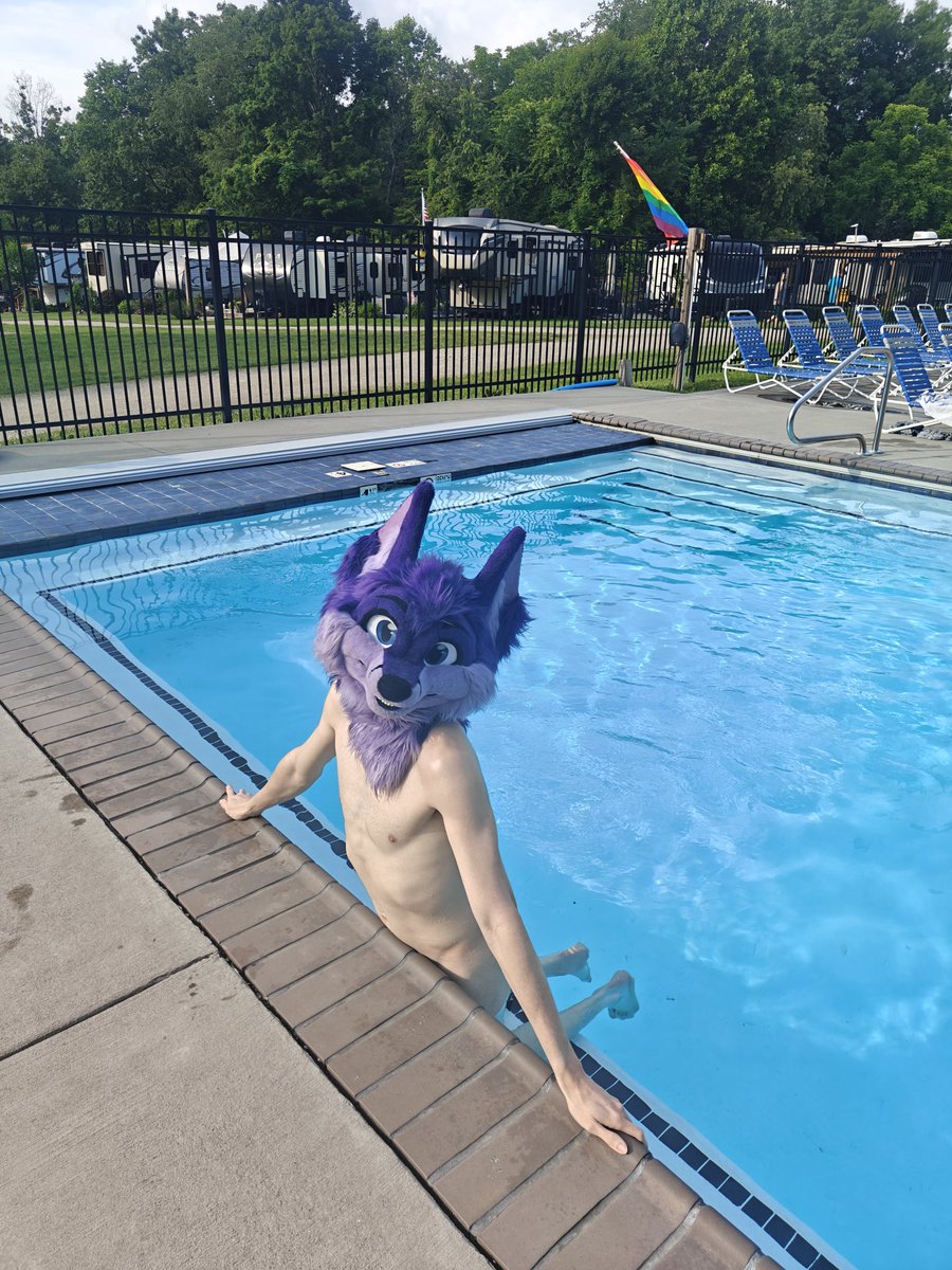 _Niqnaq's tweet image. Happy Skinny Dip Day! A day to celebrate swimming without any clothes or swimsuits π