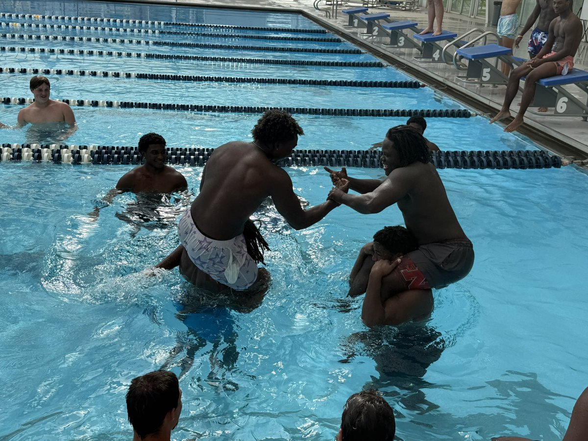 LIONSTRONGFB's tweet image. Some Team Bonding before FCA camp departure next week! Relay Race/ Chicken Fights/ Diving Board Exhibition and more 😂 🏊♂️
CONNECTION
Go Lions! 🧱
@mindsetmediastd @LionSportsCHS