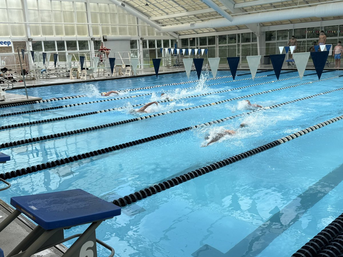 LIONSTRONGFB's tweet image. Some Team Bonding before FCA camp departure next week! Relay Race/ Chicken Fights/ Diving Board Exhibition and more 😂 🏊♂️
CONNECTION
Go Lions! 🧱
@mindsetmediastd @LionSportsCHS