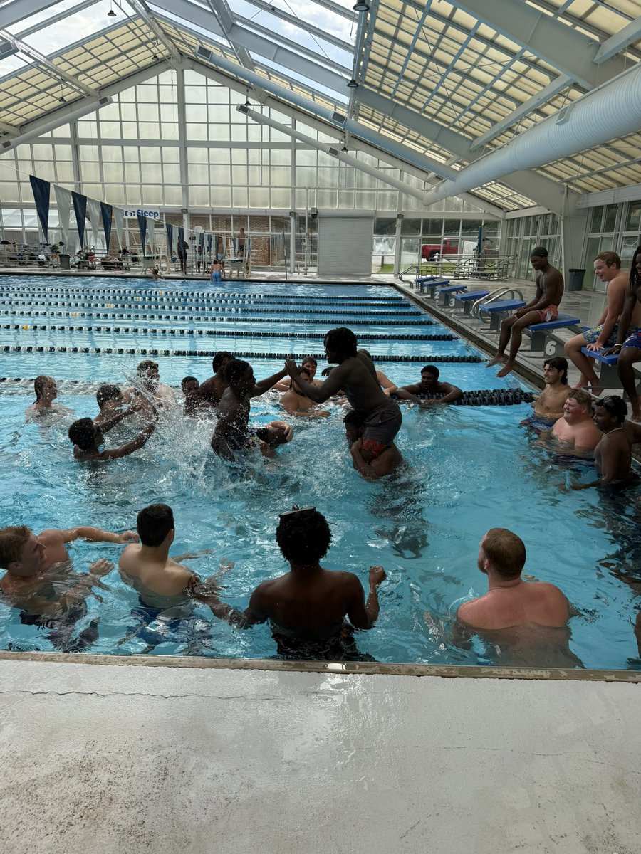 LIONSTRONGFB's tweet image. Some Team Bonding before FCA camp departure next week! Relay Race/ Chicken Fights/ Diving Board Exhibition and more 😂 🏊♂️
CONNECTION
Go Lions! 🧱
@mindsetmediastd @LionSportsCHS
