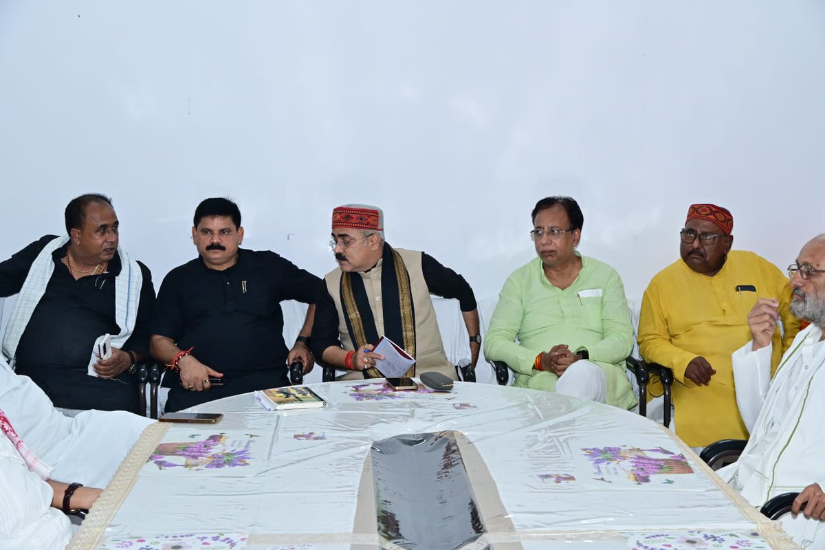 Dr. Sanjay Jaiswal (Modi Ka Parivar) (@sanjayjaiswalmp) on Twitter photo เคเค เคถเคพเคฎ เคฌเฅเคคเคฟเคฏเคพ เคธเคฐเฅเคเคฟเค เคนเคพเคเคธ เคฎเฅเค เคฎเคพเคจเคจเฅเคฏ เคชเฅเคฐเคงเคพเคจเคฎเคเคคเฅเคฐเฅ เคถเฅเคฐเฅ @Narendra Modi เคเฅ เคเฅ เคฎเฅเคคเคฟเคนเคพเคฐเฅ เคเคพเคฐเฅเคฏเคเฅเคฐเคฎ เคเฅ เคฒเฅเคเคฐ เคฎเคพเคจเคจเฅเคฏ เคฎเคเคคเฅเคฐเฅ เคถเฅเคฐเฅ <a href="/JIBESHKUMARBIH/">Jibesh Kumar</a> เคเฅ เคเฅ เคธเคพเคฅ เคเฅเคฐ เคเคฎเคฟเคเฅ เคเฅ เคฌเฅเค เค เคเฅเฅค
#ModijiInMotihari #BiharWelcomesModiji #Champaran เคเค เคถเคพเคฎ เคฌเฅเคคเคฟเคฏเคพ เคธเคฐเฅเคเคฟเค เคนเคพเคเคธ เคฎเฅเค เคฎเคพเคจเคจเฅเคฏ เคชเฅเคฐเคงเคพเคจเคฎเคเคคเฅเคฐเฅ เคถเฅเคฐเฅ @Narendra Modi เคเฅ เคเฅ เคฎเฅเคคเคฟเคนเคพเคฐเฅ เคเคพเคฐเฅเคฏเคเฅเคฐเคฎ เคเฅ เคฒเฅเคเคฐ เคฎเคพเคจเคจเฅเคฏ เคฎเคเคคเฅเคฐเฅ เคถเฅเคฐเฅ <a href="/JIBESHKUMARBIH/">Jibesh Kumar</a> เคเฅ เคเฅ เคธเคพเคฅ เคเฅเคฐ เคเคฎเคฟเคเฅ เคเฅ เคฌเฅเค เค เคเฅเฅค
#ModijiInMotihari #BiharWelcomesModiji #Champaran
