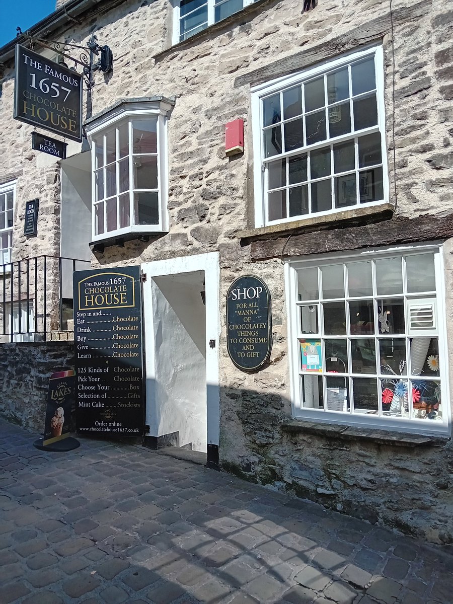 1657ChocolateHo's tweet image. It's definitely been a very hot day in Kendal 😎
Thankfully, we stock luxury lakes ice cream 🥰
Made in the lakes and all the flavours are award winning 👏 😎
Have a beautiful weekend, and we will see you soon 😊 #thankyou
#summervibes #icecream #luxury #glutenfree #kendal