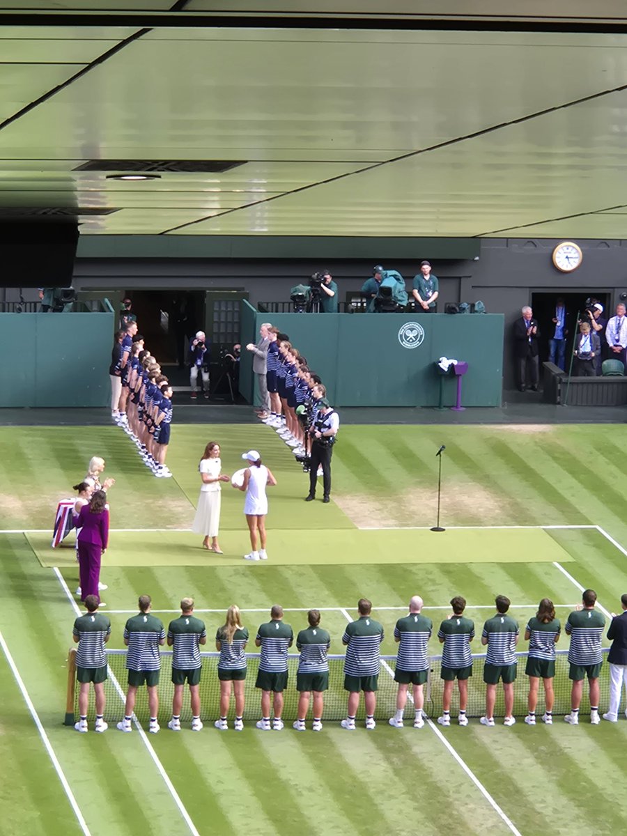 RuthDavidsonPC's tweet image. Amazing first #Wimbledon experience (even if a bit shorter than expected....).