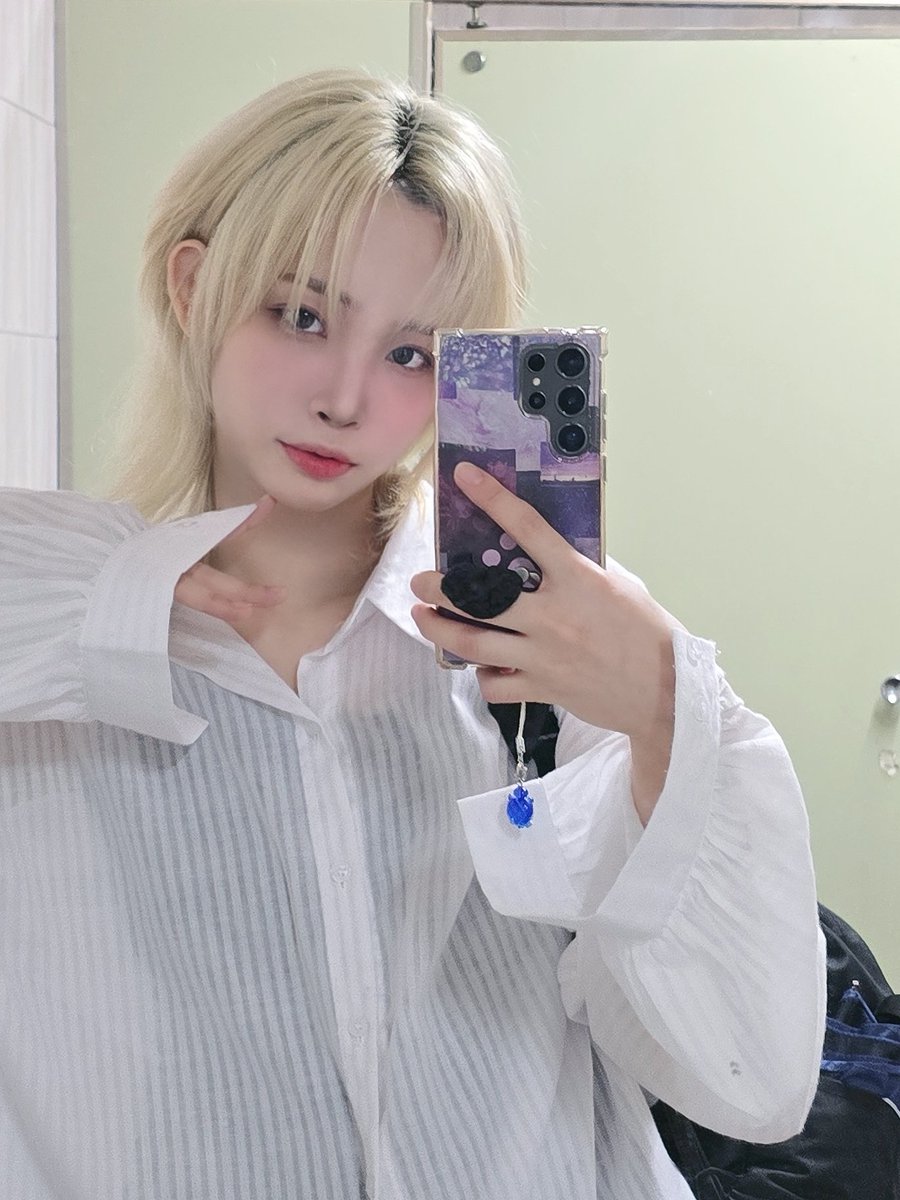 여자들 잔뜩 보러간다고 안해본st 화장 열심히 꾸꾸꾸 했던 금요일