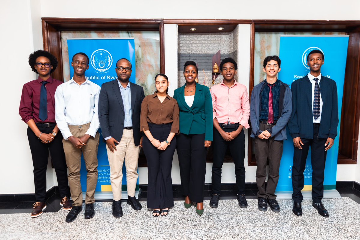 RwandaSpace's tweet image. This week, RSA had the pleasure of hosting incoming Grade 11 and 12 students from @GHA_rwanda for a week-long job shadowing experience focused on space science, technology, and its real-world applications.
The students explored key areas of our work ranging from satellite…
