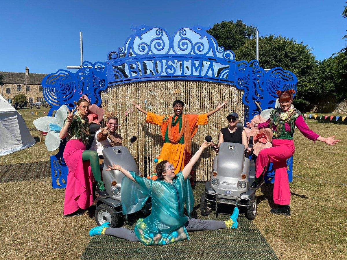 frozentheatre's tweet image. We love Hardwick Hall! From learning about Tudor feminist icon, Bess of Hardwick, to learning about everything the @nationaltrust do to make their spaces accessible- mobility scooters, an accessible bus, a @ChangingPlaceUK toilet and booking a production like Night Out In Nature