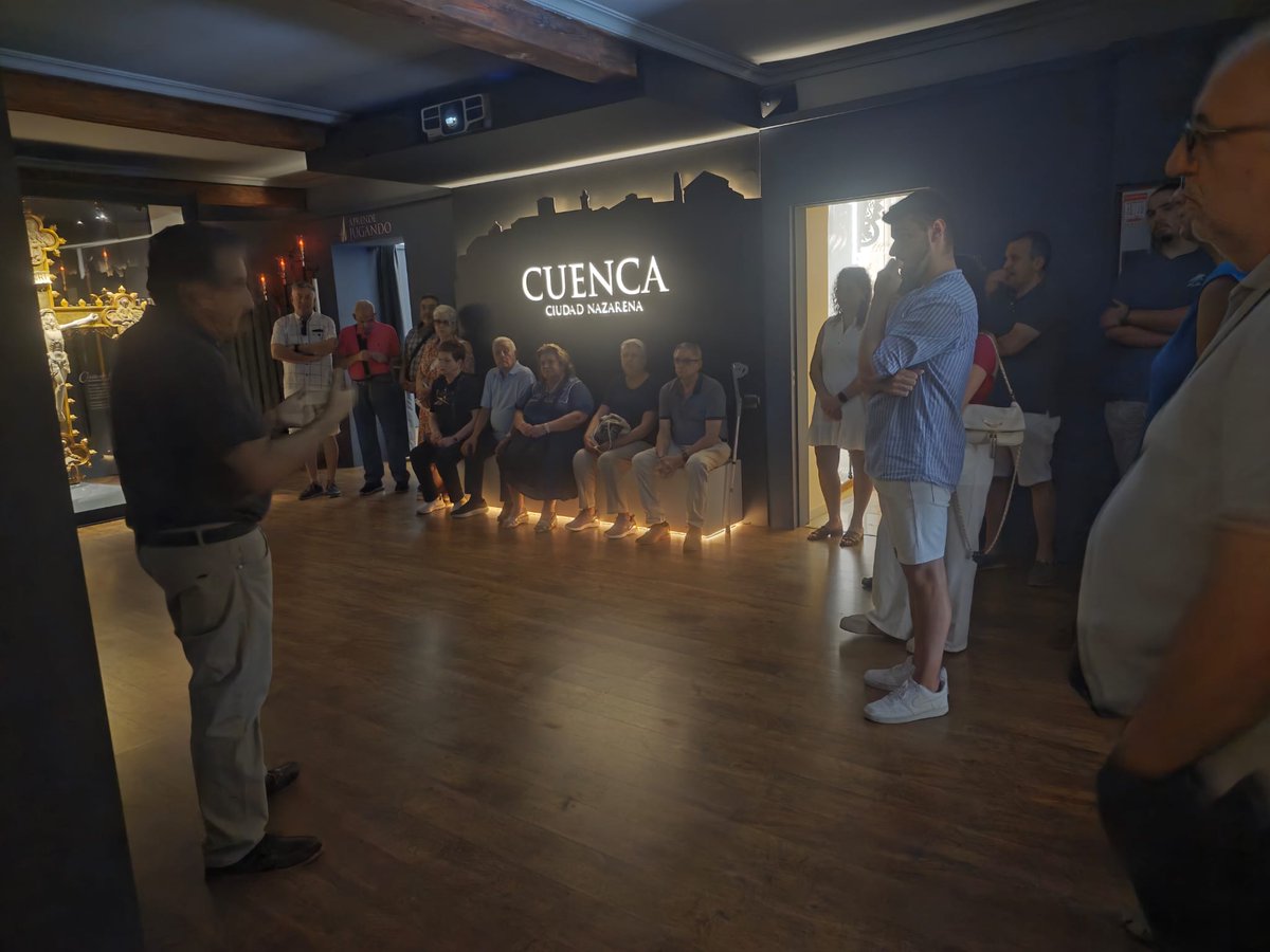 VH Jesús Resucitado y María Santísima del Amparo tweet media