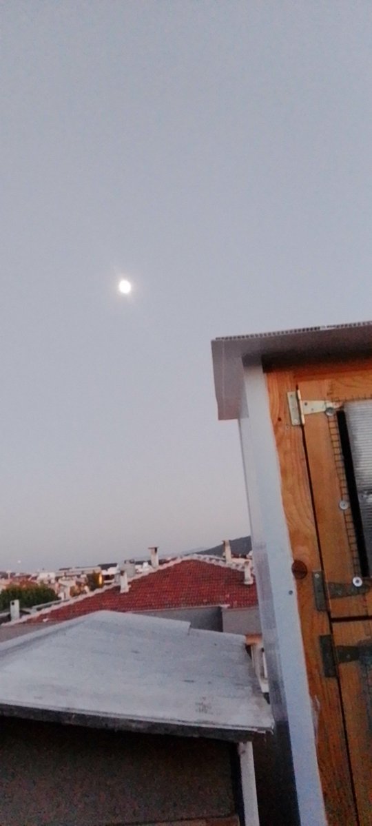 Bismillah 🤲
 Ebedî ömrün önündedir. O ömr-ü bâkide göreceğin rahat ve lezzet, ancak bu fâni ömürde sa’y ve çalışmalarına bağlıdır.Senin o ömr-ü bâkiden hiç haberin yok. Ölüm sekeratı uyandırmadan evvel uyan!
Uyananlardan olmak duasıyla huzurlu akşamlar diliyorum.

SelamuAleykum