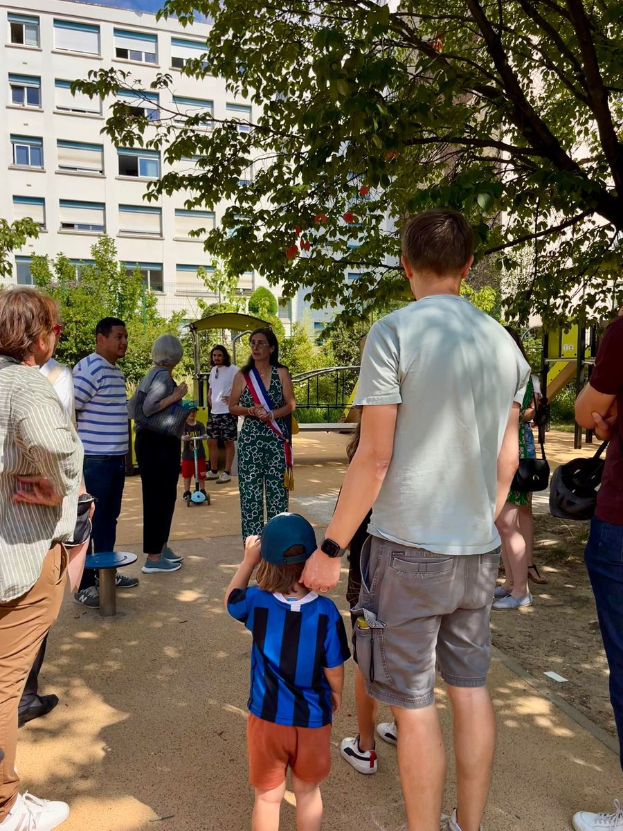 EPierreMarie's tweet image. Ravie d’inaugurer ce matin la nouvelle aire de jeux inclusive du square Ilan Halimi, née d’un projet du Budget participatif 🌳
Pensée avec les habitant·es & les assos, elle permet à tous les enfants de jouer et explorer !