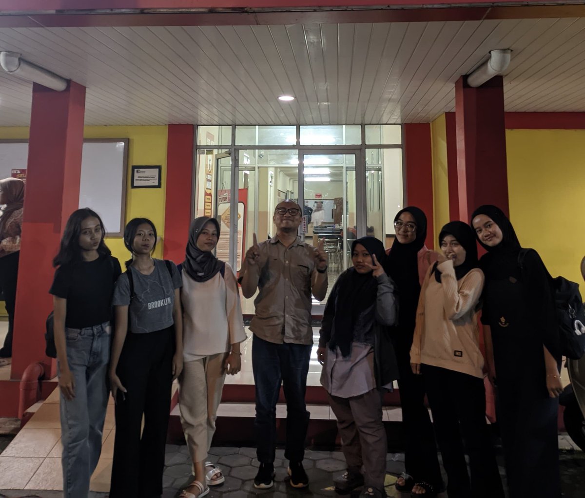 Pengembangan diri yang tak terlepas dari etika agama mendorong diri kita untuk terus menjunjung tinggi nilai nilai agama yang positif. Menghargai toleransi antarumat beragama dan menjadi mahasiswa proaktif adalah sikap yang harus terus menerus dikembangkan.