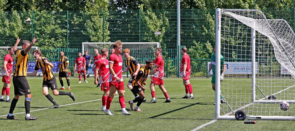 <a href="/Handsworth_FC/">Handsworth FC</a> defender <a href="/OwenHaigh3/">Owen Haigh</a>  opened the scoring in a 1-2 PSF defeat v Retford. Tremendous effort by both sides in stifling heat! (And  some folk demand summer football!!😂)
Small album to follow - it was too hot for this snapper too!
COYA 🧡🖤⚽️👊