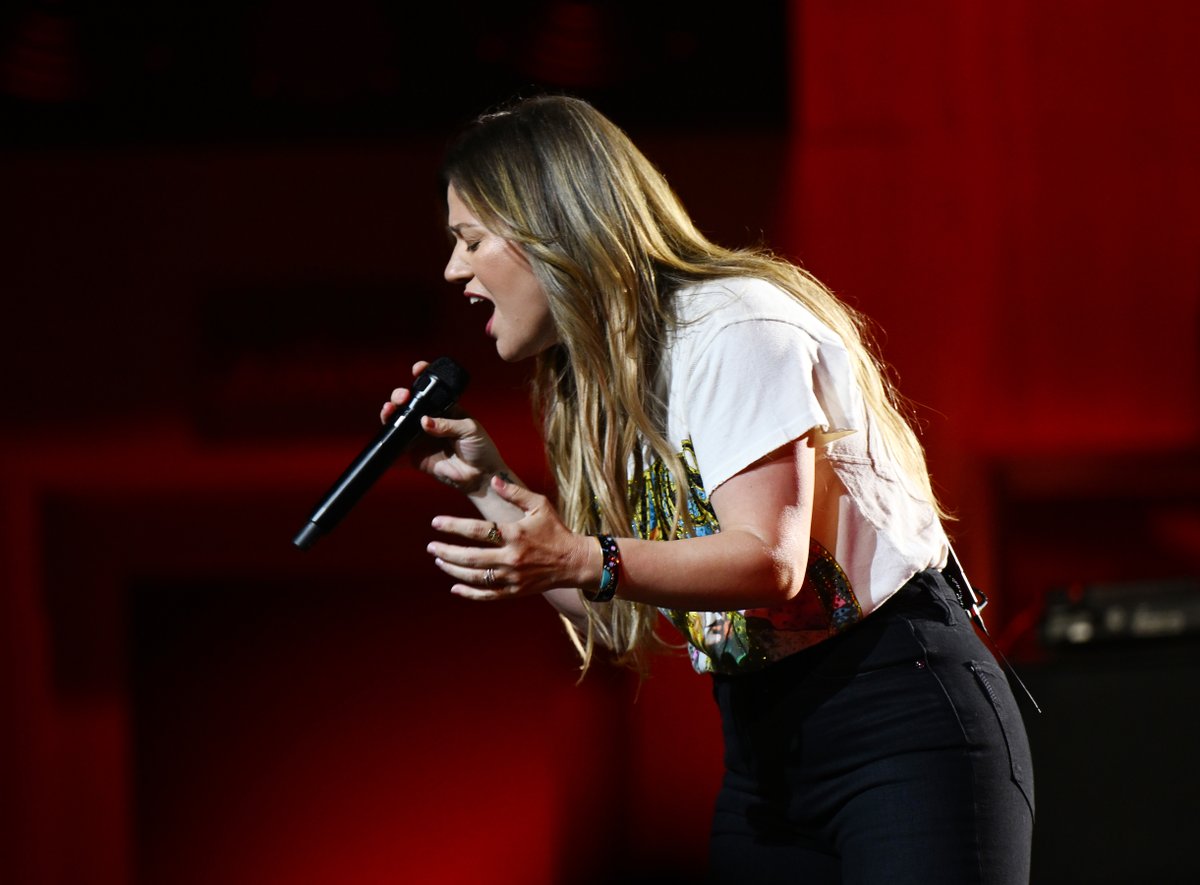 CaesarsRewards's tweet image. It was truly an unforgettable evening as @KellyClarkson lit up the stage inside The Colosseum at @CaesarsPalace with the first Studio Sessions of her Las Vegas Residency ✨
📷 : Denise Truscello