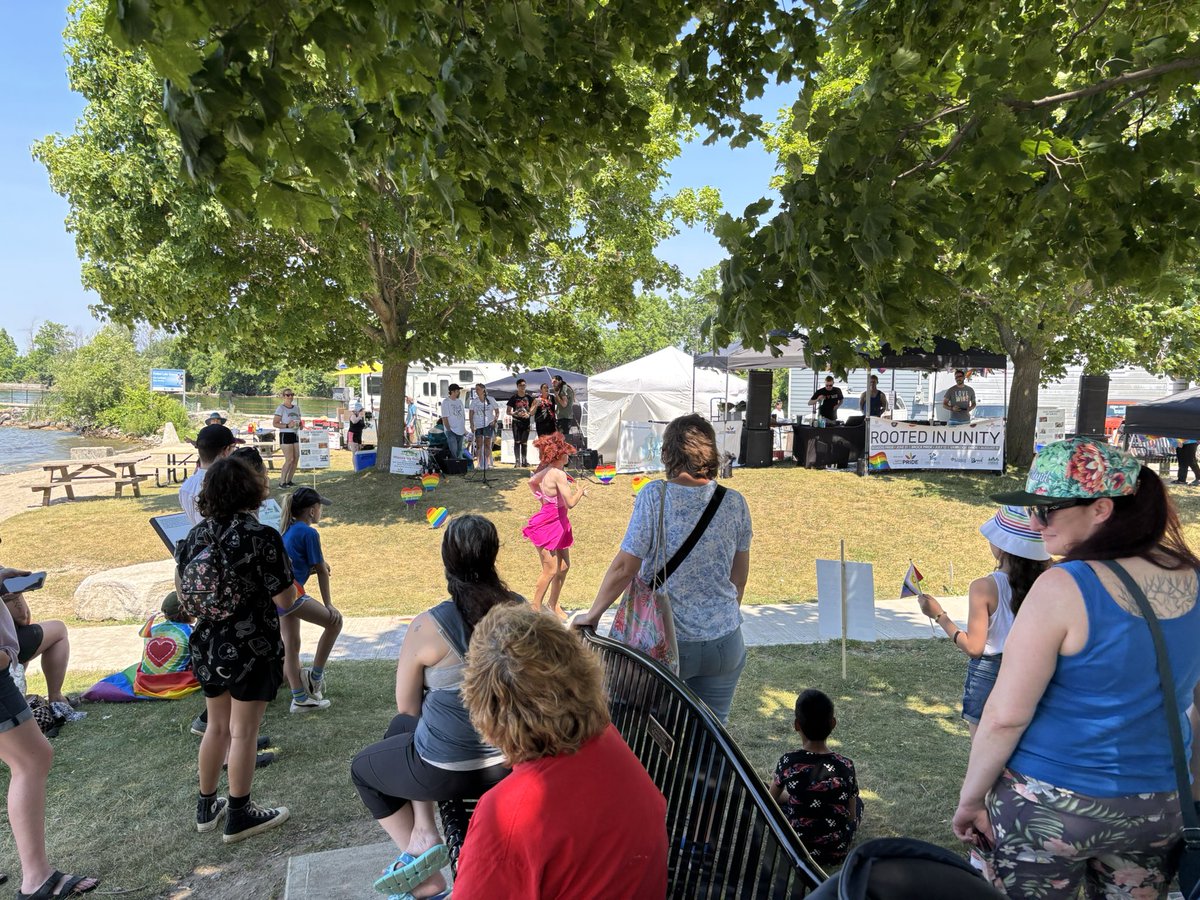 DRPSNorthDiv's tweet image. Brock Pride day at the harbour in Beaverton until 3pm today. Come celebrate with the vendors and performers! @TownshipOfBrock #brockpride ja