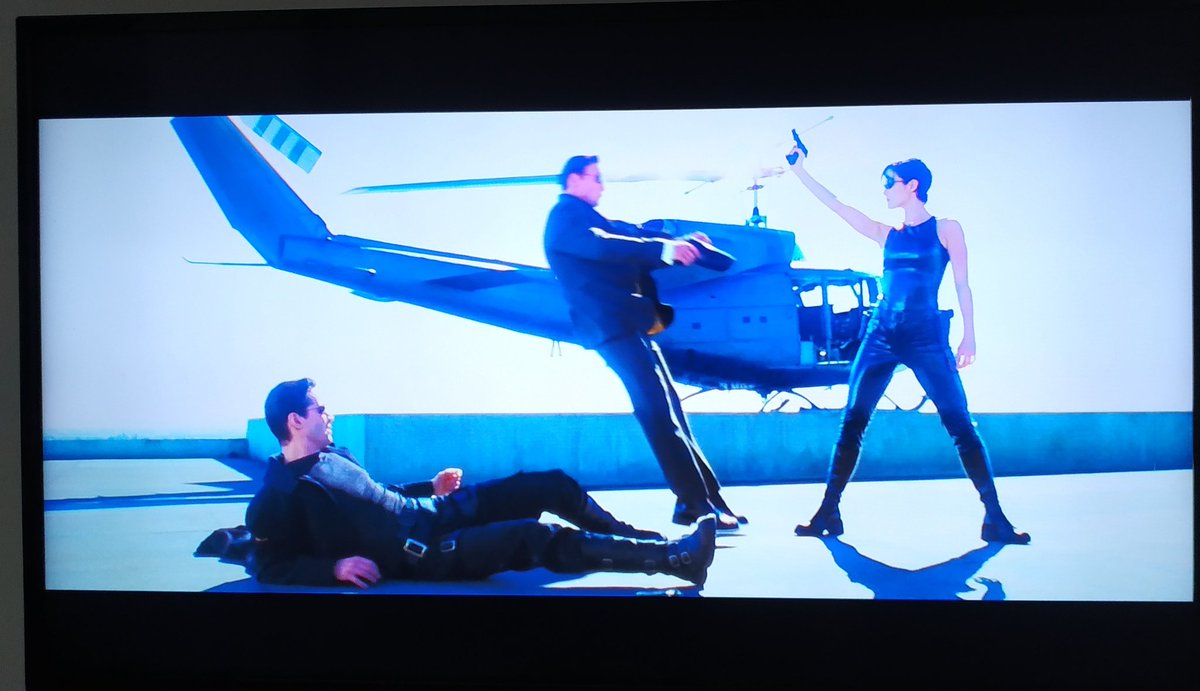 Geç olsun güç olmasın. Yanında bal gibi garpız gömüyom. Matrix bana bu 🍉 un sulu ve çok lezzetli olduğunu söylüyor 😎 #matrix