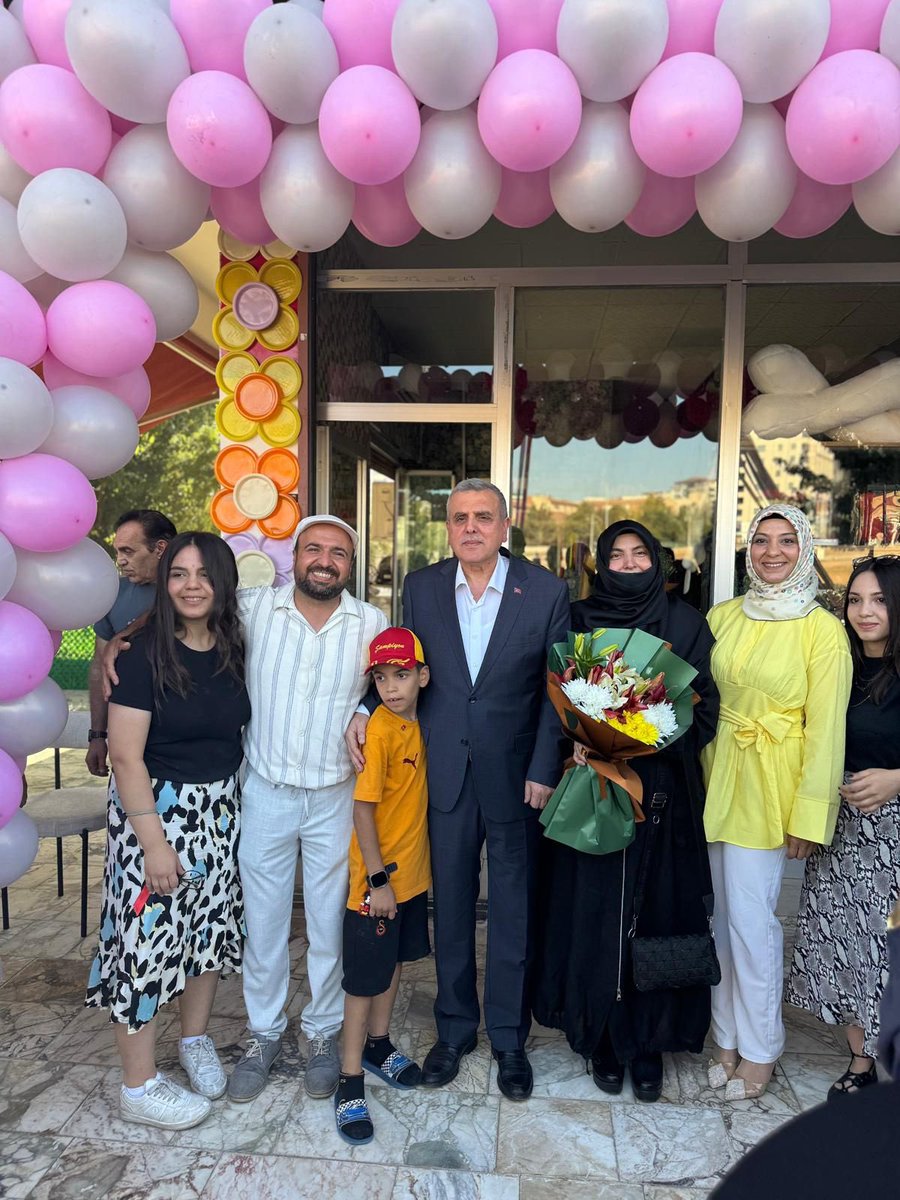 GÜLCE ÇİÇEKÇİLİK açılışını gerçekleştirdik.
Dualarla, hayırla ve bereketle…

Sevim Güzeloğlu 
Hanımların arasına bir girişimci hanımefendi daha katıldı.
Yeni işinde bol kazanç ve başarılarının daim olmasını diliyorum.
#Şanlıurfa #sanliurfa