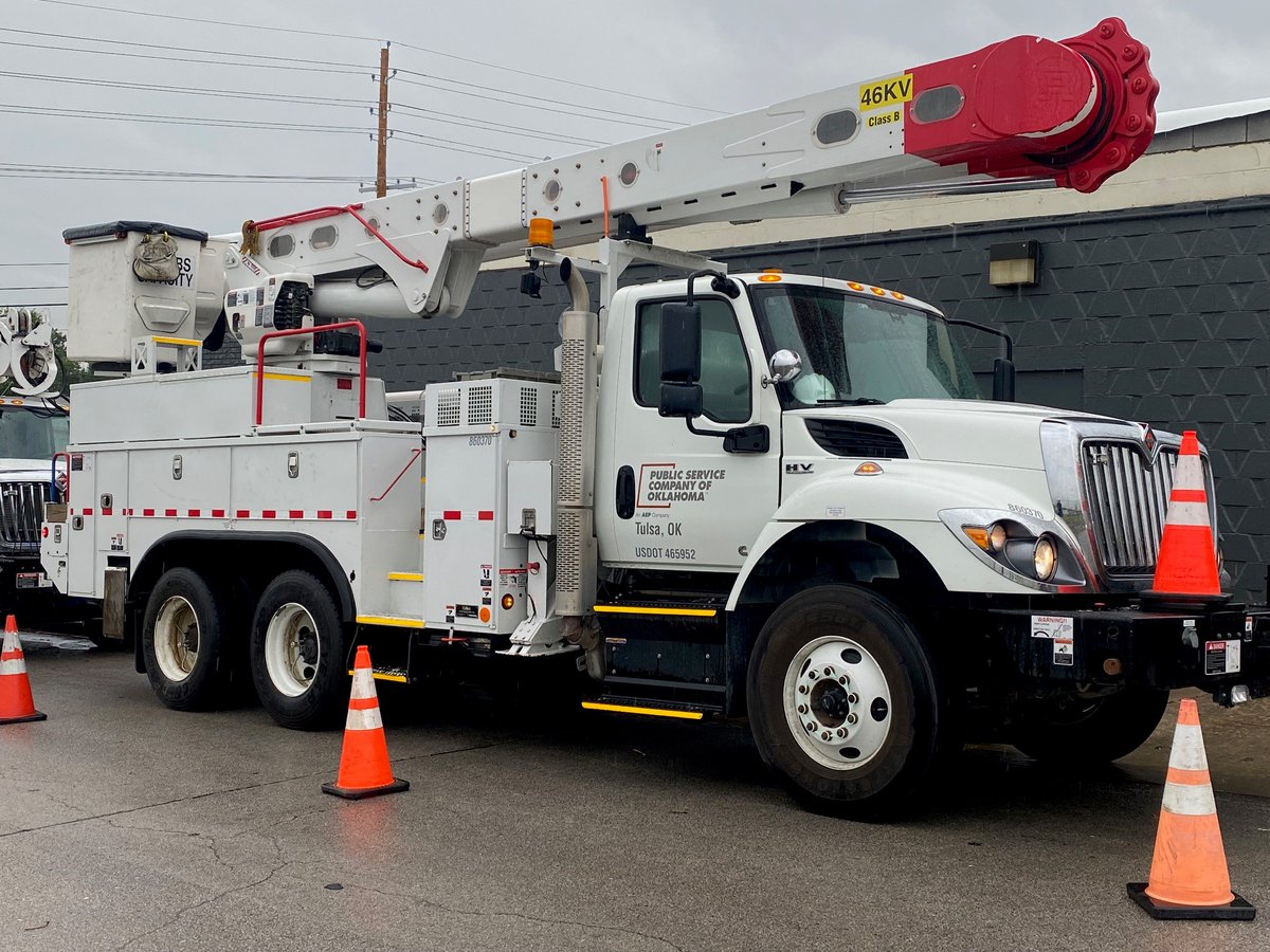 PSOklahoma's tweet image. Crews are evaluating storm damage and responding to outages as quickly as possible. Thank you for your patience as they work safely to get the lights on!
⚠️Stay away from downed power lines
⚡Call 888-218-3919 to report safety hazards