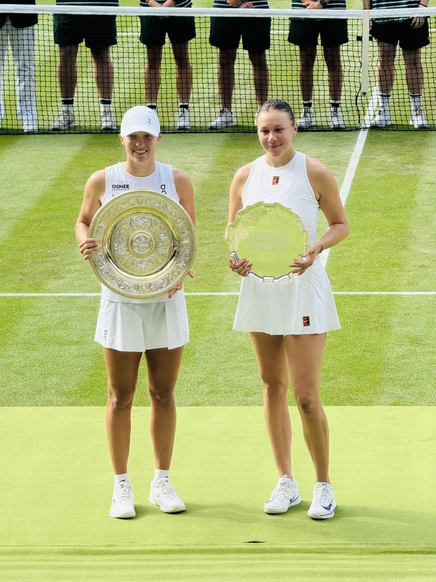 BillieJeanKing's tweet image. Congratulations once again to the Champion, @iga_swiatek, and the Finalist, Amanda Anisimova.
So much to be proud of here.
#Wimbledon